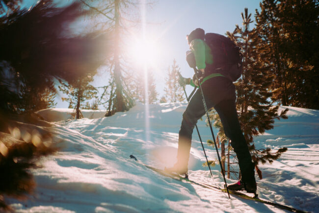Auszeit in der Natur. Schitouren, Schneeschuhwandern oder Langlaufen Auszeit in der Natur. Schitouren, Schneeschuhwandern oder Langlaufen